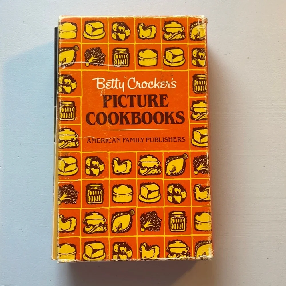 🎁NOT ELIGIBLE FOR BUNDLE DEAL/Vintage Betty Crocker’s Picture Cookbooks 1982